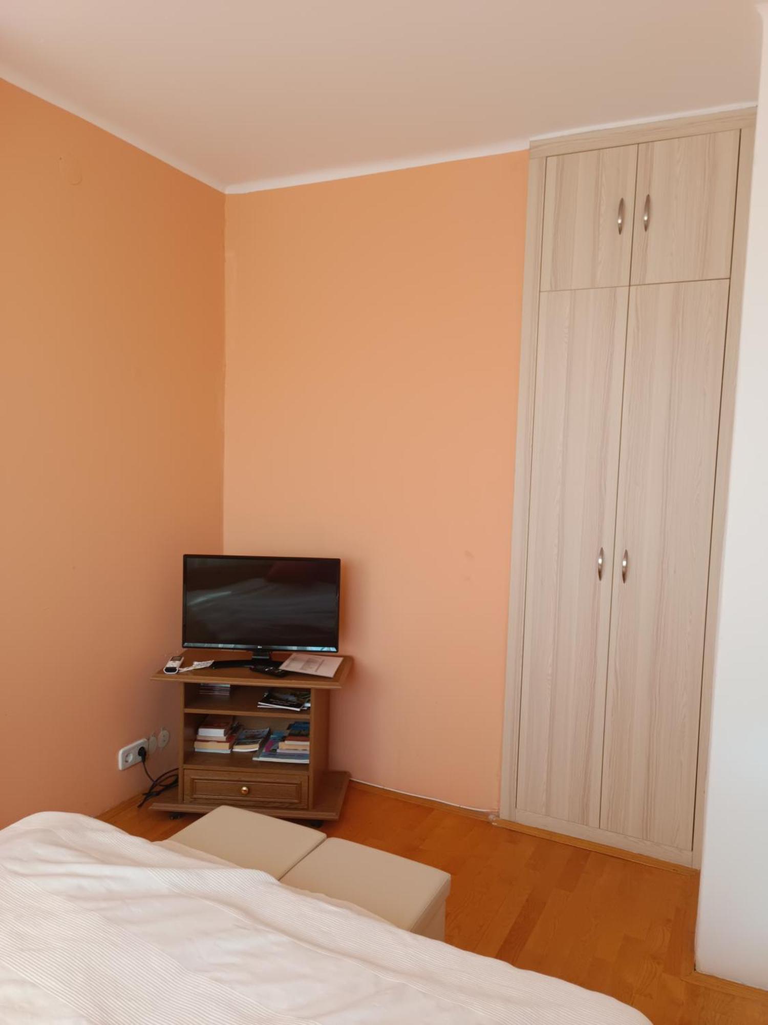 100 Lepes - 100 Steps - Apt With Huge Terrace Next To The Thermal Bath Harkány Exterior foto